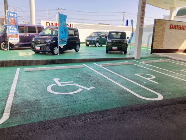お客様駐車場